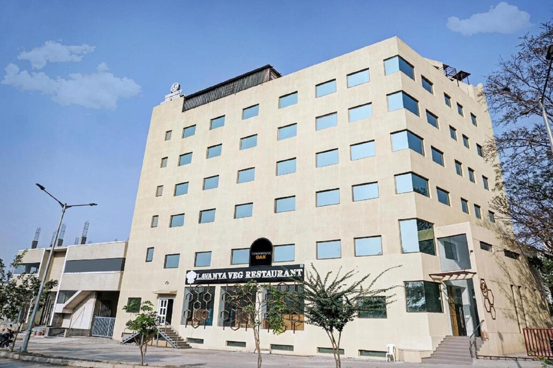 L P Regency, Púna Kültér fotó