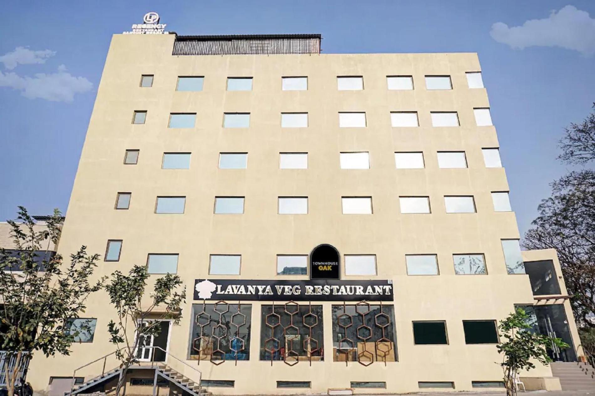 L P Regency, Púna Kültér fotó